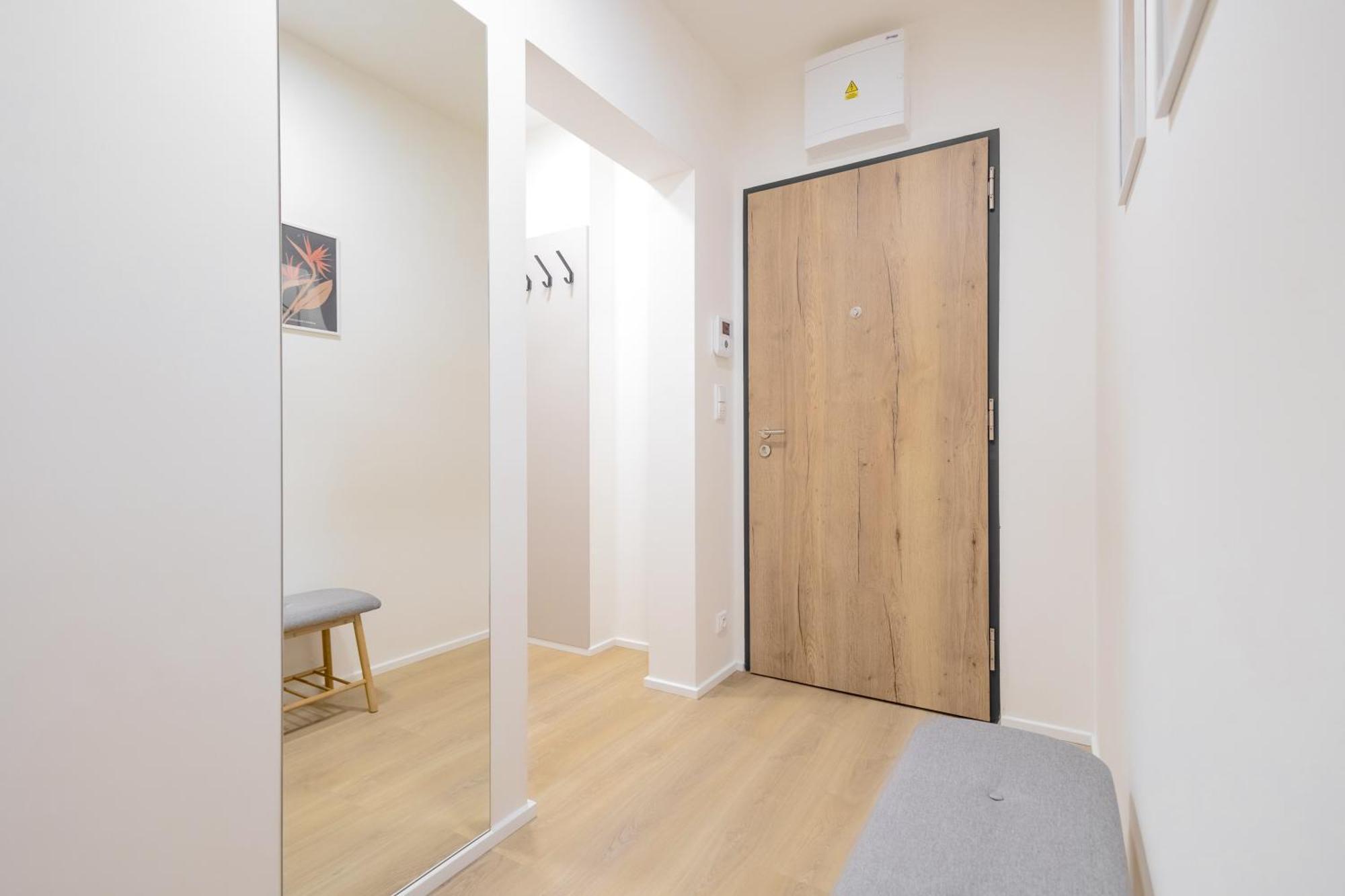 Appartamento Bright 2Br - 8Th Floor, Balcony, Free Parking - By Gravity Praga Esterno foto