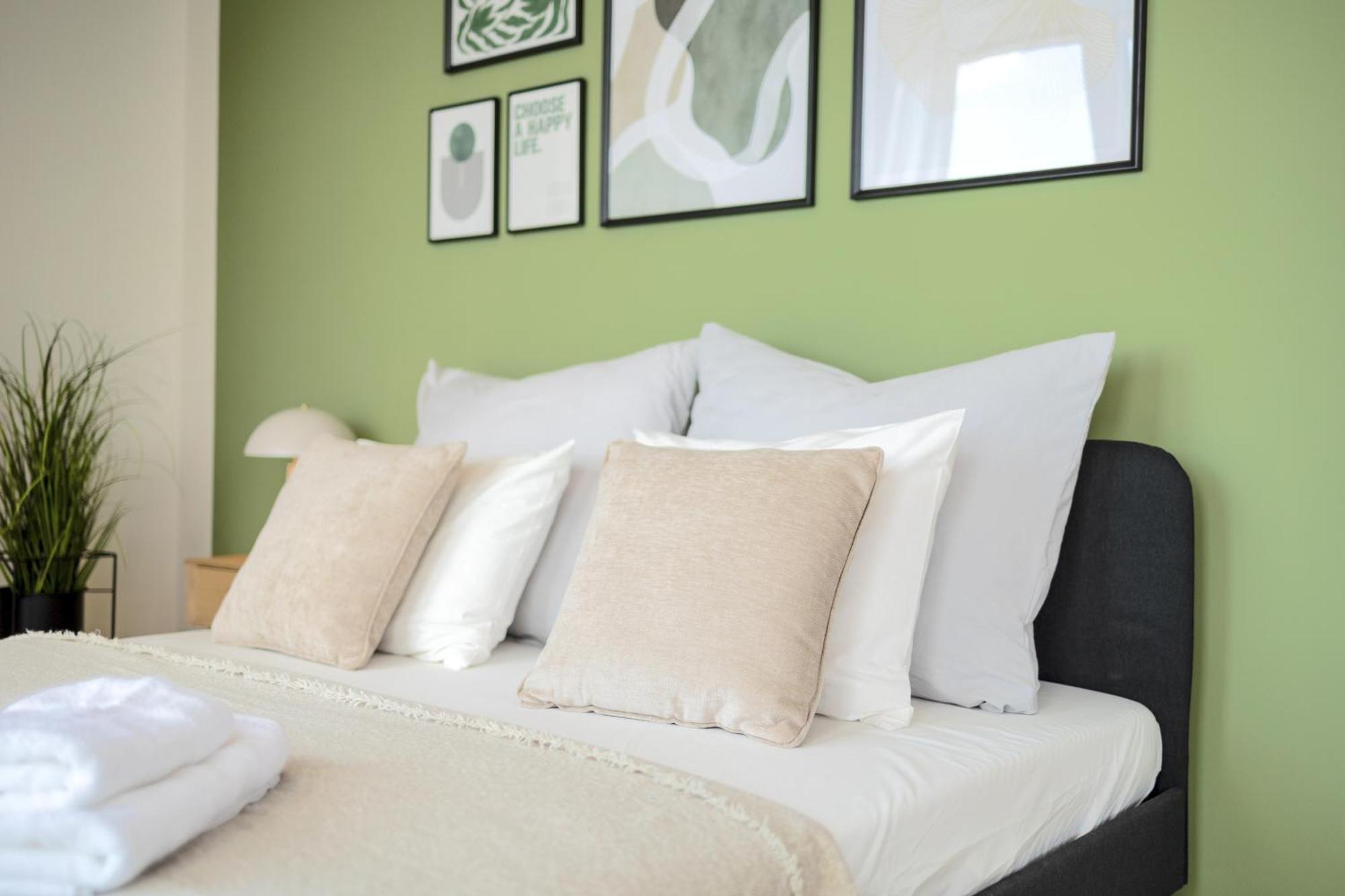 Appartamento Bright 2Br - 8Th Floor, Balcony, Free Parking - By Gravity Praga Esterno foto