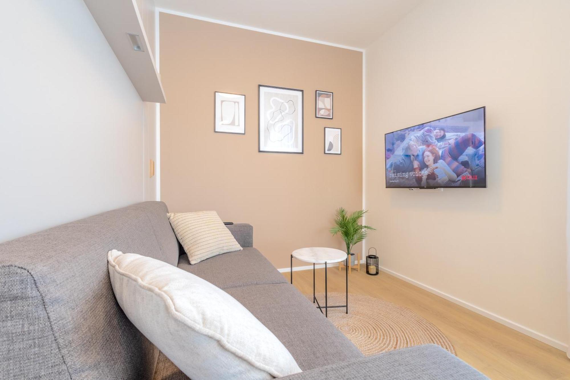 Appartamento Bright 2Br - 8Th Floor, Balcony, Free Parking - By Gravity Praga Esterno foto