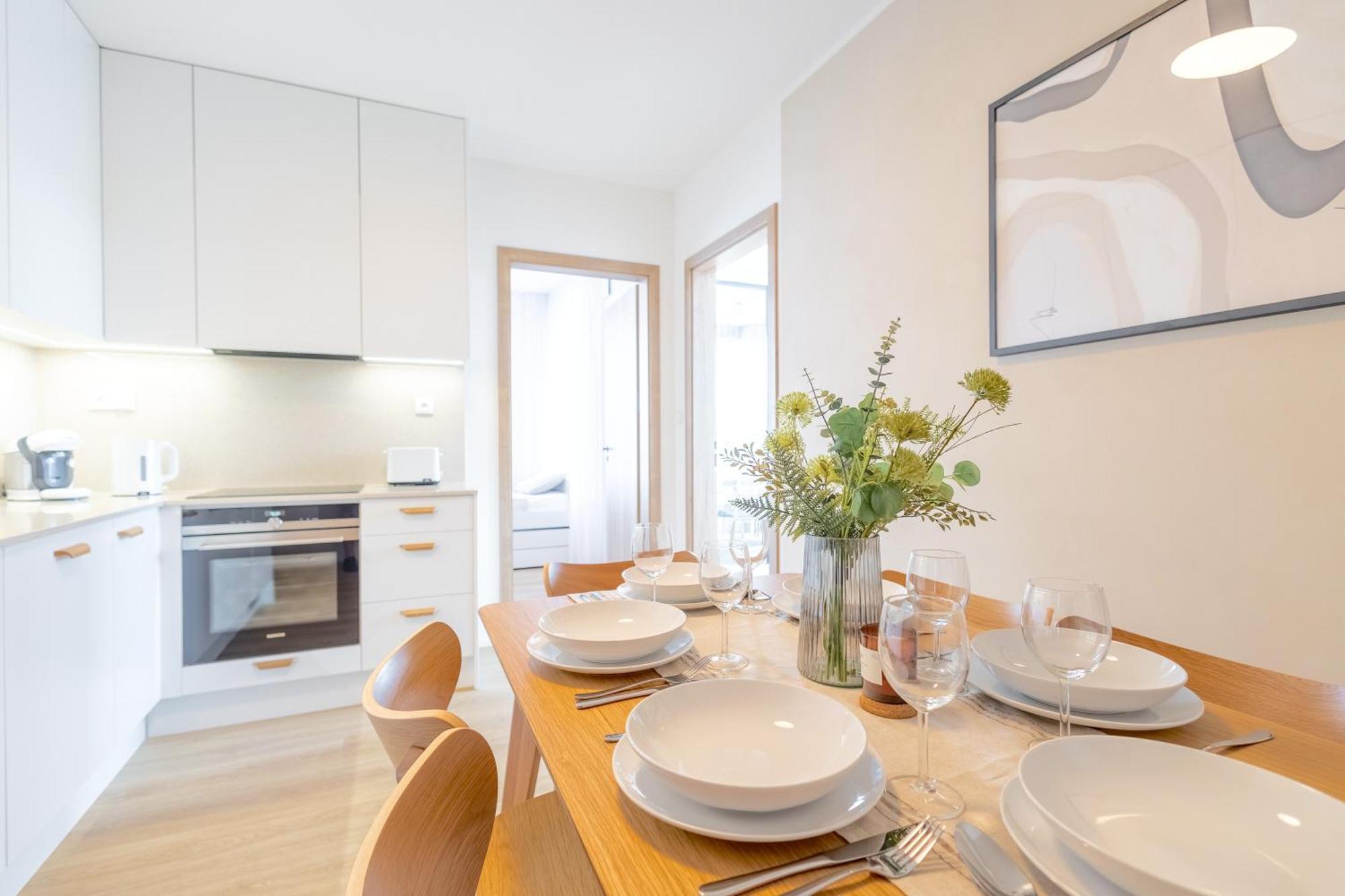 Appartamento Bright 2Br - 8Th Floor, Balcony, Free Parking - By Gravity Praga Esterno foto