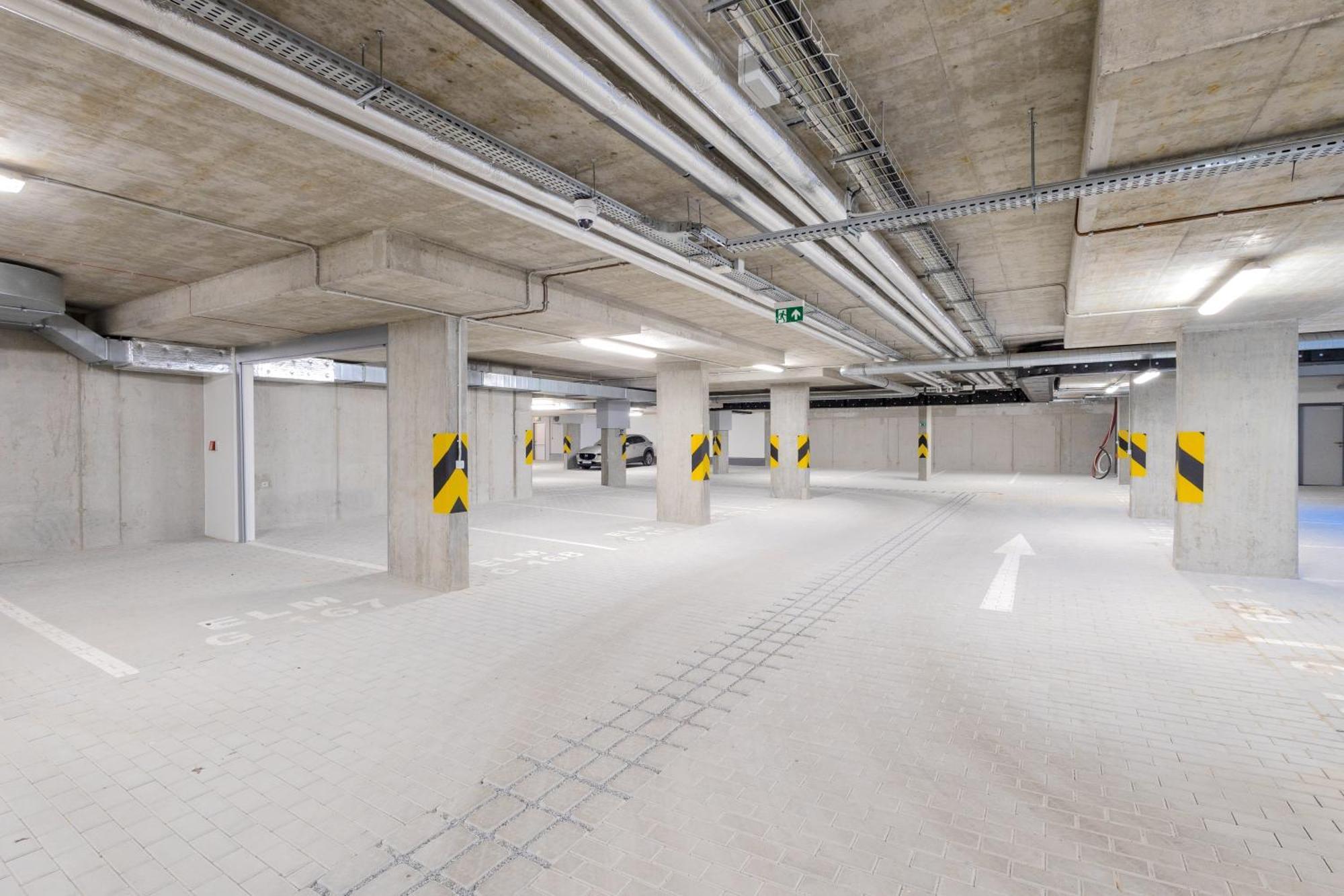 Appartamento Bright 2Br - 8Th Floor, Balcony, Free Parking - By Gravity Praga Esterno foto