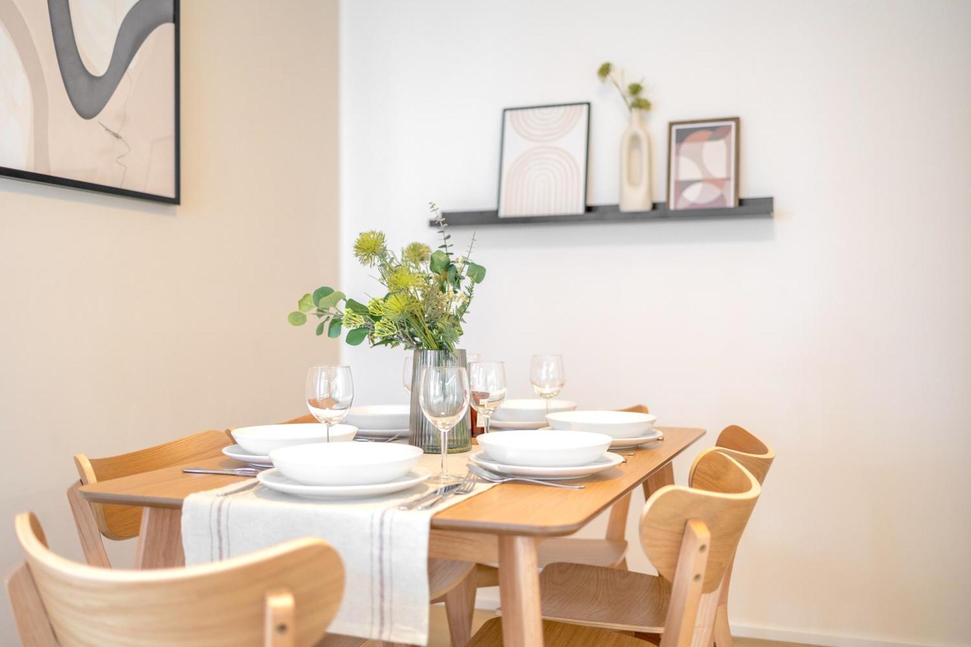 Appartamento Bright 2Br - 8Th Floor, Balcony, Free Parking - By Gravity Praga Esterno foto