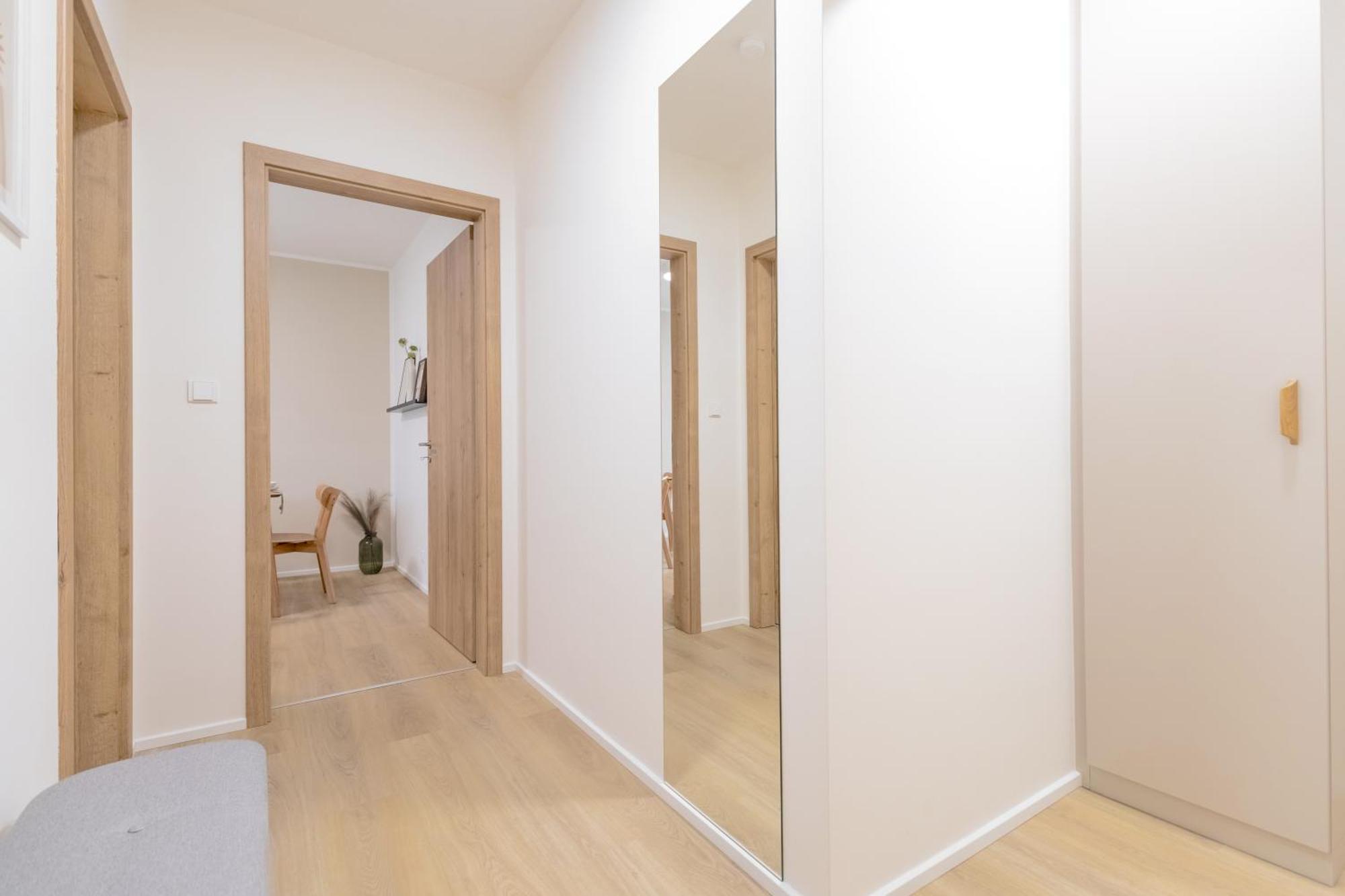 Appartamento Bright 2Br - 8Th Floor, Balcony, Free Parking - By Gravity Praga Esterno foto