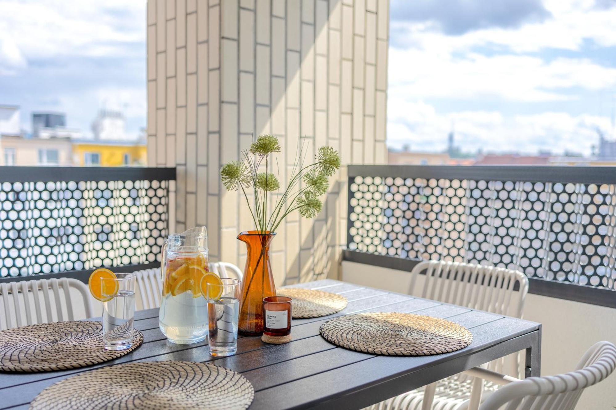 Appartamento Bright 2Br - 8Th Floor, Balcony, Free Parking - By Gravity Praga Esterno foto