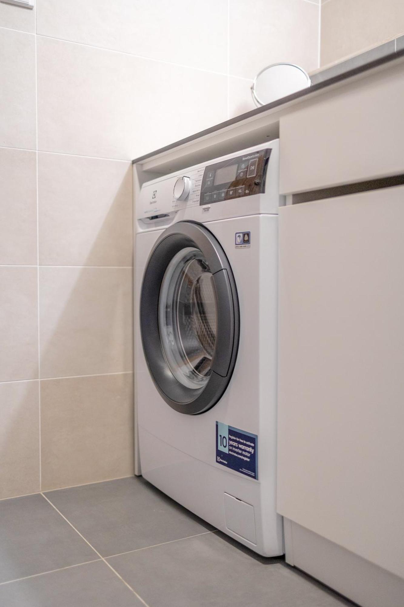 Appartamento Bright 2Br - 8Th Floor, Balcony, Free Parking - By Gravity Praga Esterno foto