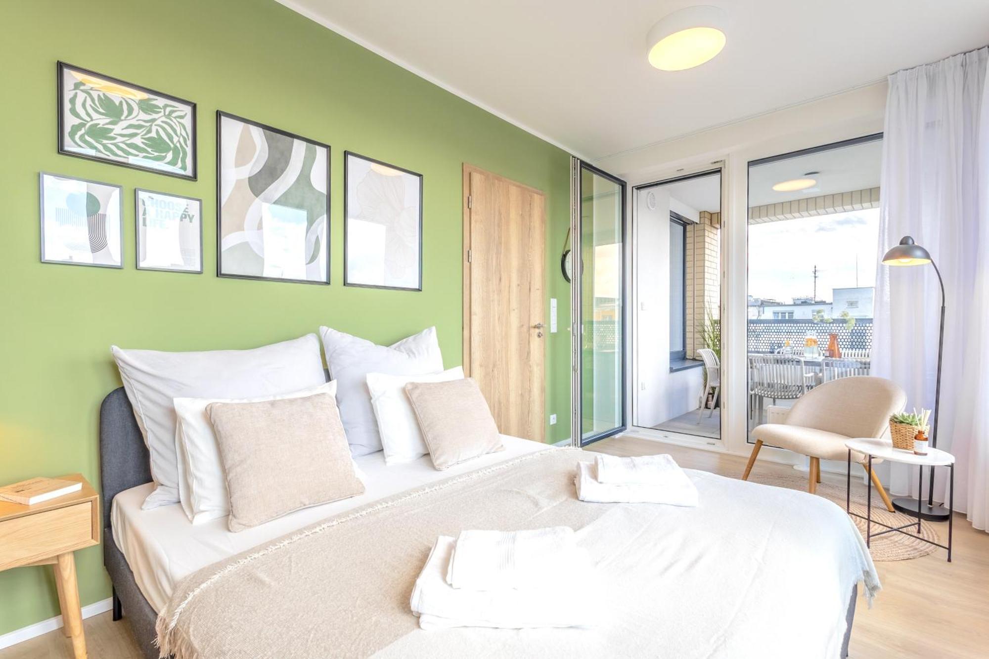 Appartamento Bright 2Br - 8Th Floor, Balcony, Free Parking - By Gravity Praga Esterno foto