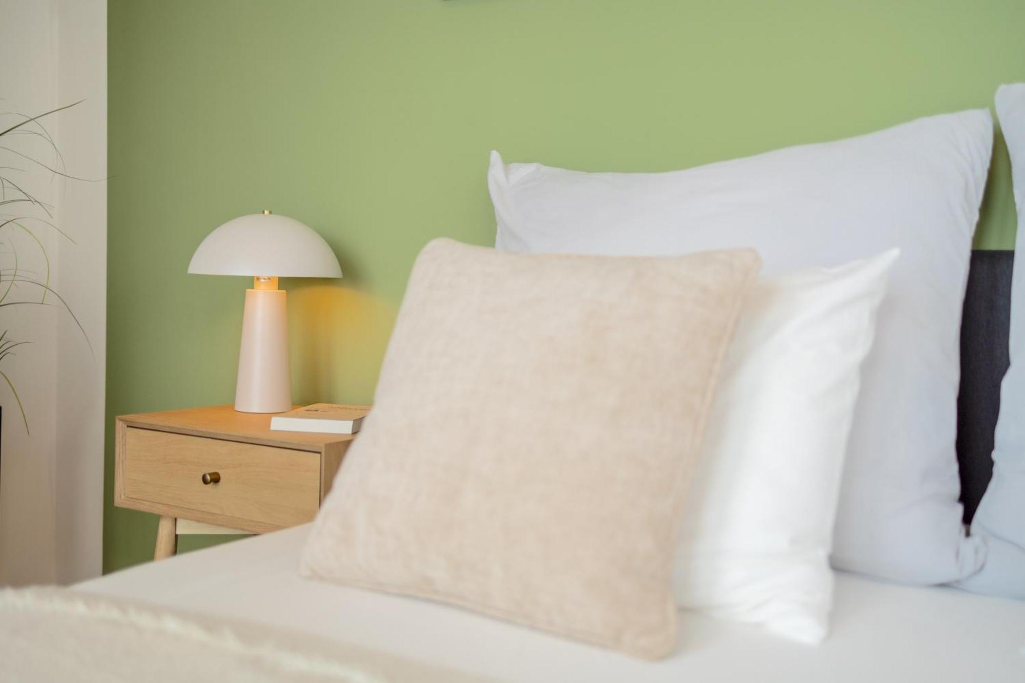 Appartamento Bright 2Br - 8Th Floor, Balcony, Free Parking - By Gravity Praga Esterno foto