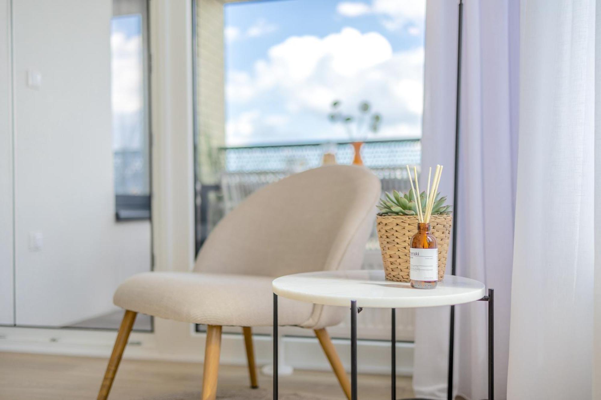 Appartamento Bright 2Br - 8Th Floor, Balcony, Free Parking - By Gravity Praga Esterno foto