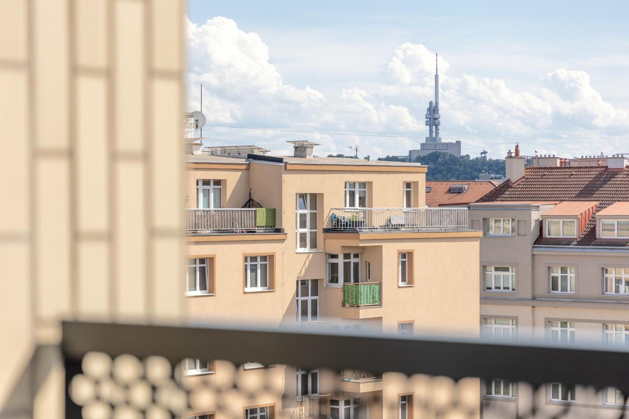 Appartamento Bright 2Br - 8Th Floor, Balcony, Free Parking - By Gravity Praga Esterno foto